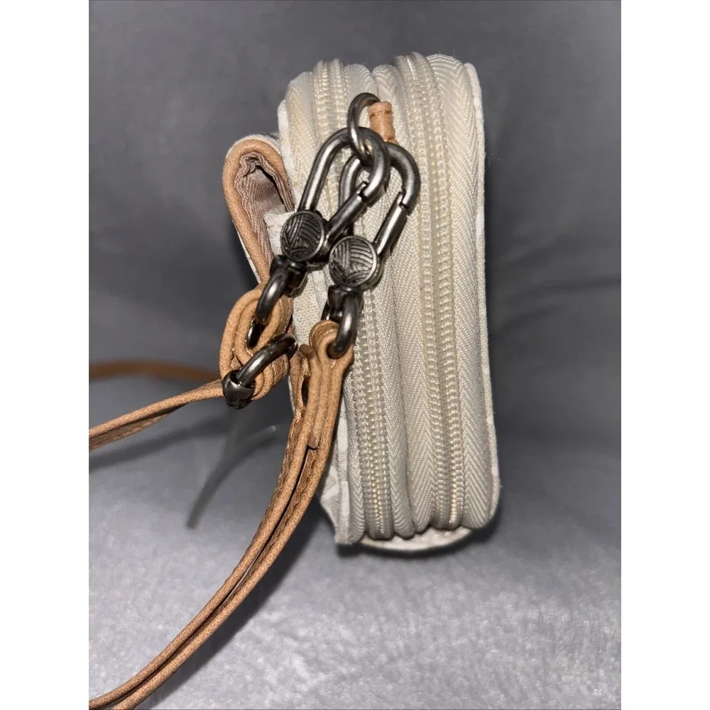 Sakroots LUNA Zip Around‎ Wallet Wristlet Crossbody Smartphone Holder Tan White